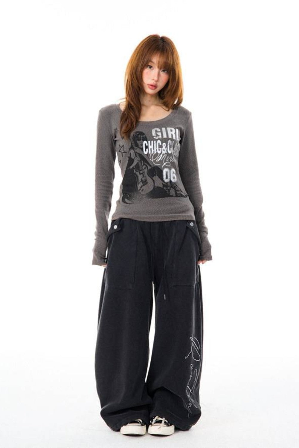 Darling Graphic Scoop Top